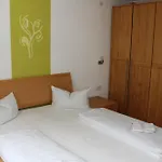 Wolf Retreat Im Lechtal Davor Appartementhaus Michaela アパート バッハ