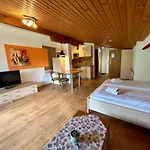 Wolf Retreat Im Lechtal Davor Appartementhaus Michaela
