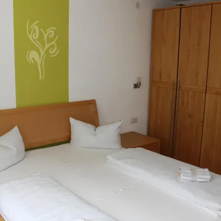 Wolf Retreat Im Lechtal Davor Appartementhaus Michaela 公寓 巴赫