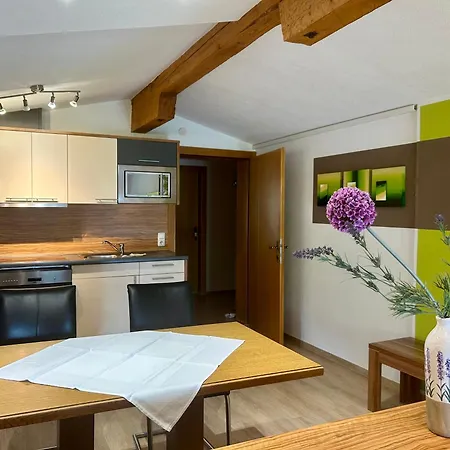 Wolf Retreat Im Lechtal Davor Appartementhaus Michaela * 巴赫