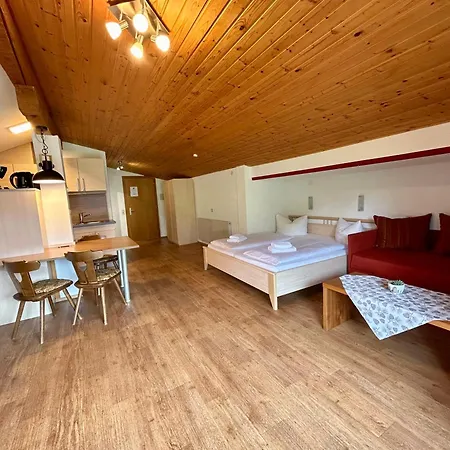 Wolf Retreat Im Lechtal Davor Appartementhaus Michaela 巴赫