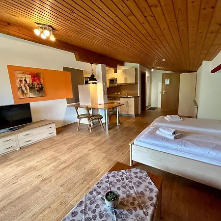Wolf Retreat Im Lechtal Davor Appartementhaus Michaela