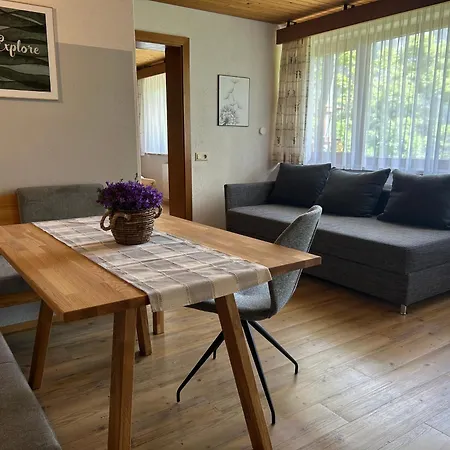 Wolf Retreat Im Lechtal Davor Appartementhaus Michaela